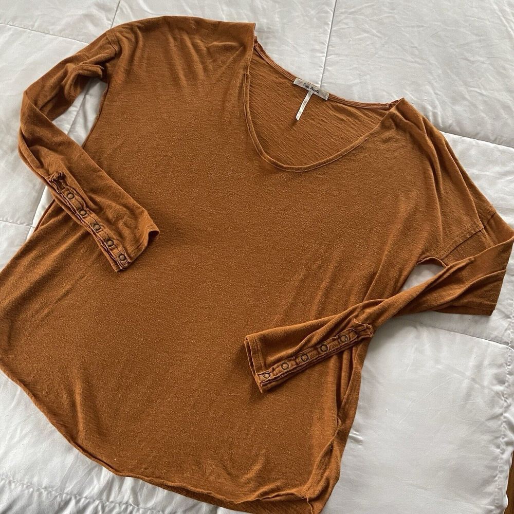 Free People XS Vneck Scoop Longsleeved Shirt Burnt Orange Casual Tee Shirt‎